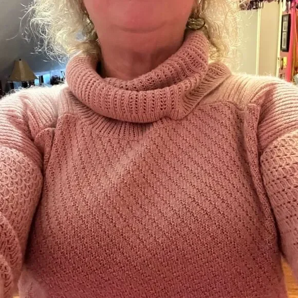 St. Johns Bay SMALL Pink Sweater "Fits Like A Large" - Picture 5 of 11